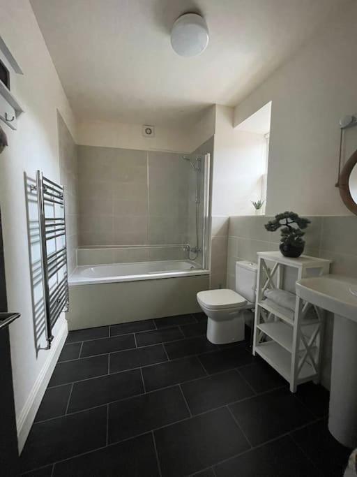 Luxurious 2 Bedroom Apartment In Central Berwick Exterior photo